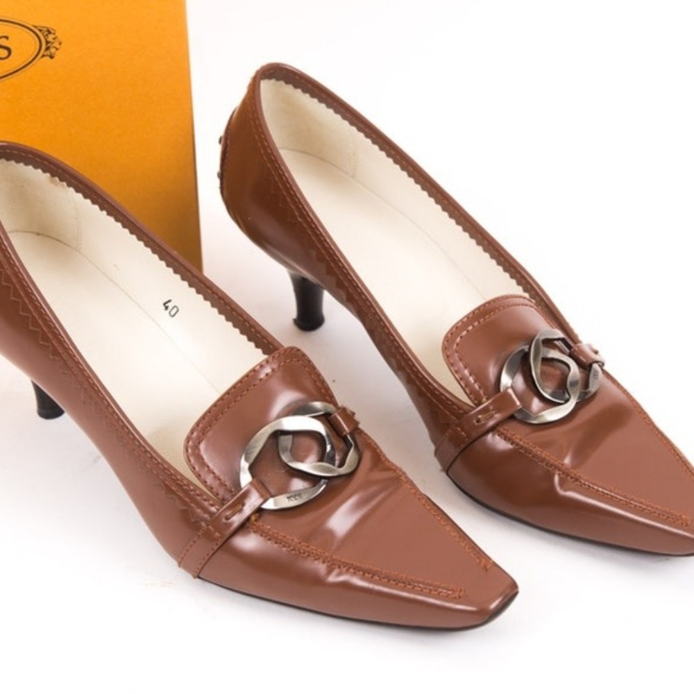 Tod's brown leather kitten heal pumps.